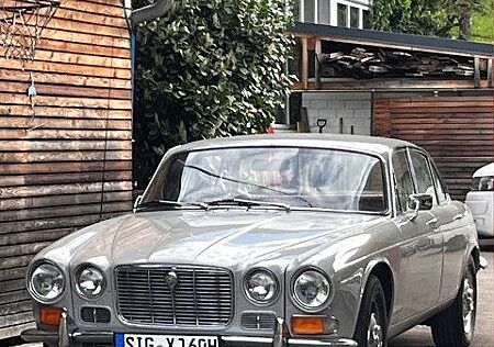 Jaguar XJ6