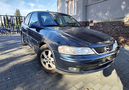 Opel Vectra 1.6 16V Selection