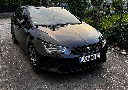 Seat Leon Cupra ST 290 / DSG / PANO / 8-Fach bereift