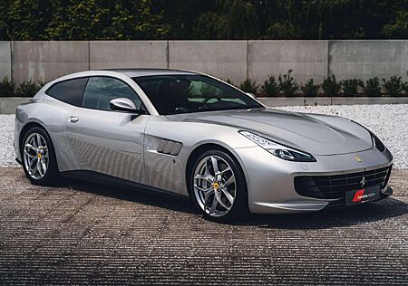 Ferrari GTC4 Lusso T / V8 / Argento Nurburgring / Pass.