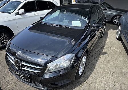 Mercedes-Benz A 180 BlueEff Style Navi Leder Allwetter LED