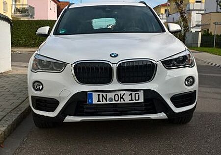 BMW X1 sDrive18d Sport Line, 8fach bereift, gepflegt