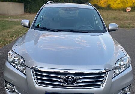 Toyota RAV 4 2,2-l-D-4D 4x4 Travel Automatik Travel