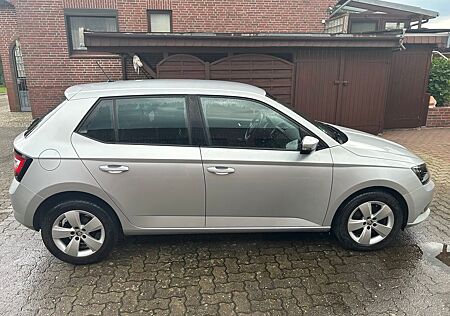 Skoda Fabia 1.2l TSI 81kW Style SHZ 8xReifen 2.Hand