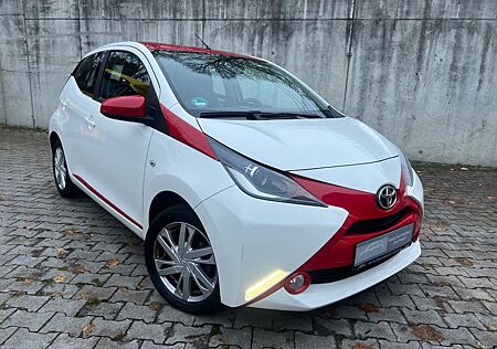 Toyota Aygo (X) Aygo 1.0VVTi x-play*Automatik*Klima*Kamera*2Hand