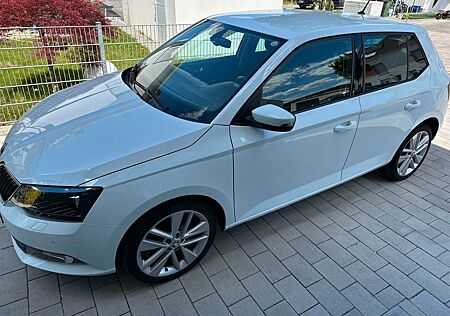 Skoda Fabia 1.2l TSI 66kW Drive Erstbesitz
