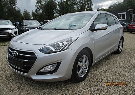 Hyundai i30 gebraucht kaufen Hyundai i30 cw KLIMA PDC COC 8-FACH BEREIFT TÜV