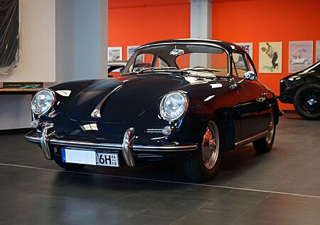 Porsche 356 B in eleganter Farbkombination restauriert