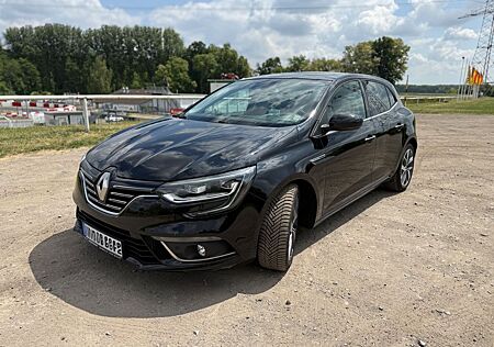 Renault Megane IV ENERGY TCe 130 Bose + LED + NAVI