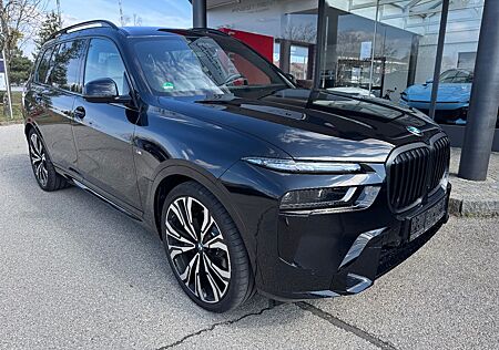 BMW X7 xDrive40d/Black-White-Carbon/SWAROVSKI/23"