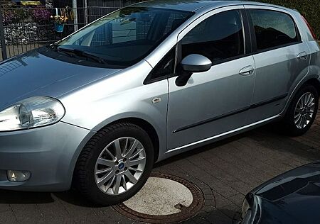 Fiat Grande Punto 1.4 16V Distinctive Klima TÜV 9/26