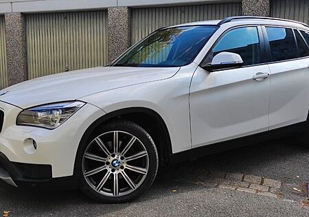 BMW X1 xDrive25d Navi Xenon Kamera Scheckheft