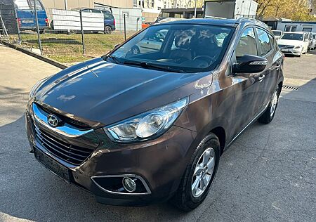 Hyundai ix35 2.0 Style 2WD*Aut*Leder*Navi*R-Cam*AHK*Top*