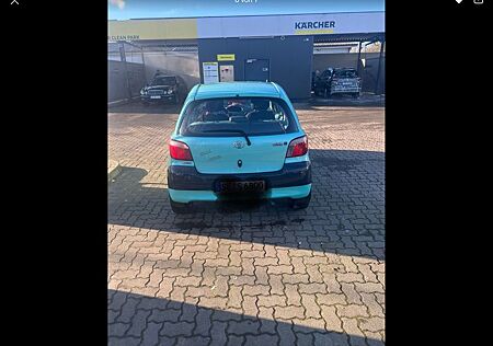 Toyota Yaris 1.0 linea eco eco