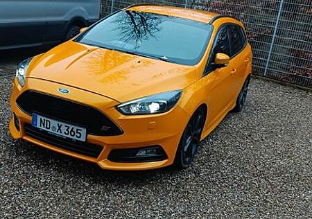 Ford Focus ST Turnier 2.0 EcoBoost