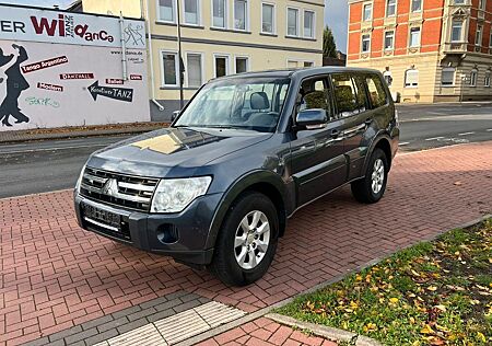 Mitsubishi Pajero gebraucht kaufen Mitsubishi Pajero 3.2 DI-D 4x4 Invite*1.Hand*Scheckheft*