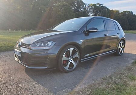 VW Golf Volkswagen 2.0 TSI BMT GTI GTI