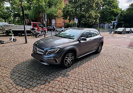 Mercedes-Benz GLA 250 DCT AMG Line AMG Line