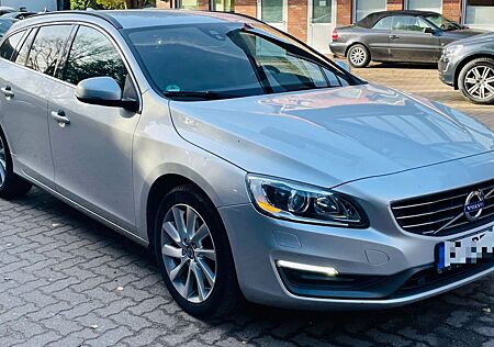 Volvo V60 Kombi Momentum*KLIMA*NAVI*BI-XENON*TÜV NEU