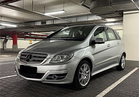 Mercedes-Benz B 160 Automatik-Sportpake-NAVIGATION-Sitz-PDC