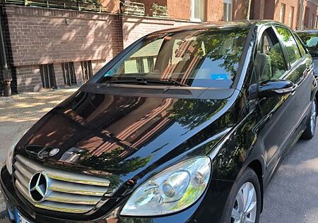 Mercedes-Benz B 200 -