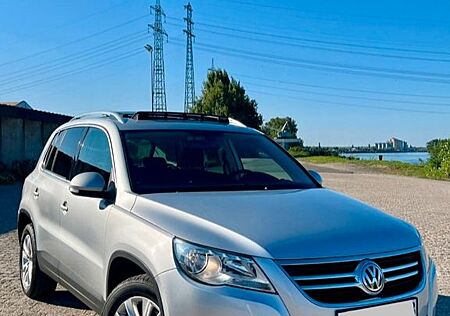 VW Tiguan Volkswagen 2.0 TDI Aut. 4MOTION PANO TÜV-Neu