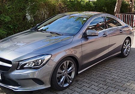 Mercedes-Benz CLA 200 -