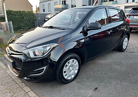 Hyundai i20 FIFA World Cup Edition *76.600 km*5 Türig*