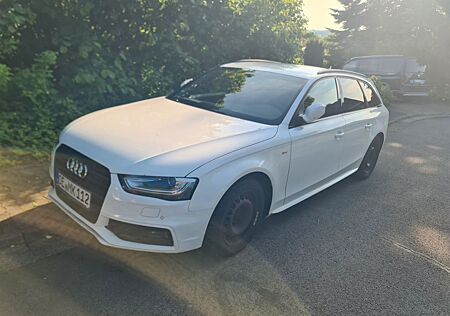 Audi A4 2.0 TDI Avant S-Line Blackedition