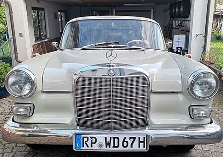 Mercedes-Benz 200