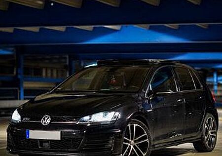 VW Golf Volkswagen 2.0 GTD | PANO| TÜV NEU| SCHECKHEFTGEPFLEGT