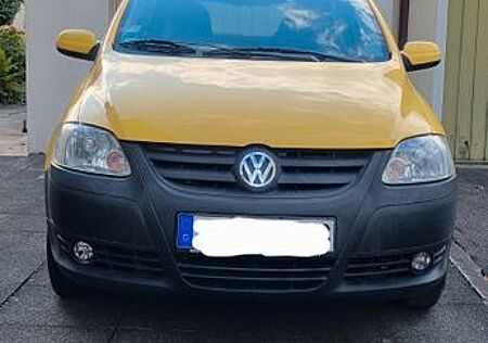 VW Fox Volkswagen 1.4 - 75PS, Klimaanlage, 8-Fach Bereift