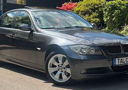 BMW 320I *AUTOMATIK*LEDER*NAVI PRO*TÜVNEU*SCHIEBEDACH