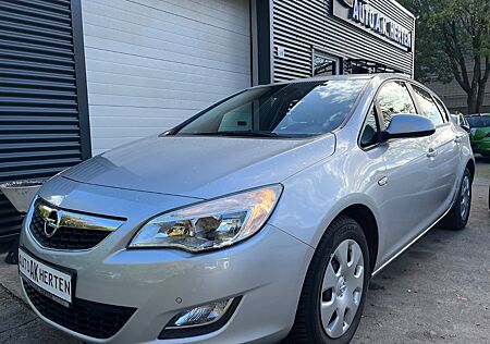 Opel Astra J * Guter Zustand * Parkhilfe * Tempomat *