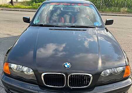 BMW 323i -