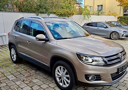 VW Tiguan Volkswagen 2.0 TSI DSG 4MOTION 2x Reifensätze