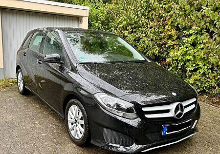 Mercedes-Benz B 180 -