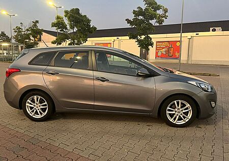 Hyundai i30 CW 1.6 CRDi 81kW Intro Edition Intro Edition