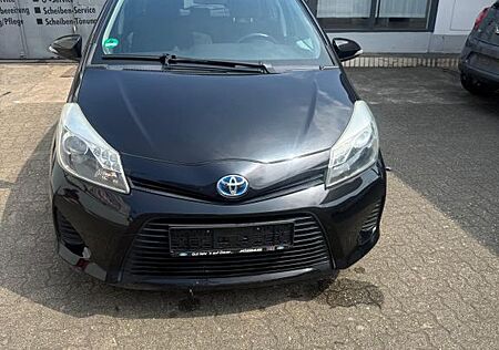 Toyota Yaris Hybrid Life