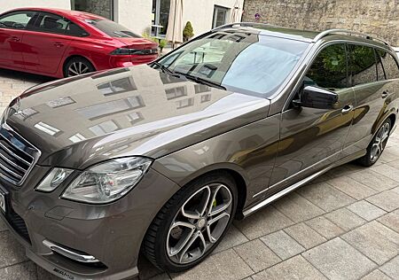 Mercedes-Benz E 250 CDI 4MATIC T AVANTGARDE Autom. AVANTGARDE