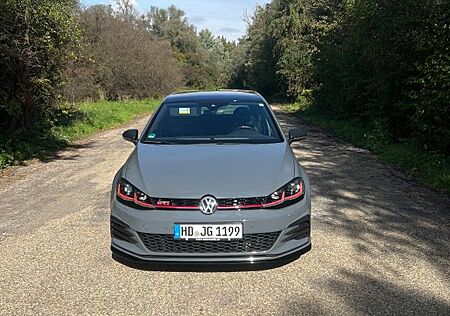 VW Golf Volkswagen 2.0 TSI 213kW DSG GTI TCR GTI TCR 29999€