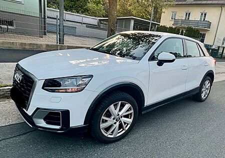Audi Q2 30 TFSI S tronic design