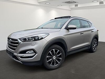 Hyundai Tucson Style 4WD Pano AHK RFK PDC