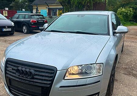 Audi A8 3.2 TSFI quattro -