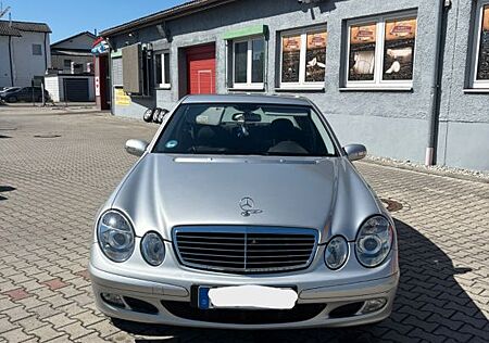 Mercedes-Benz E 220 W211 CDI CLASSIC silber limousine