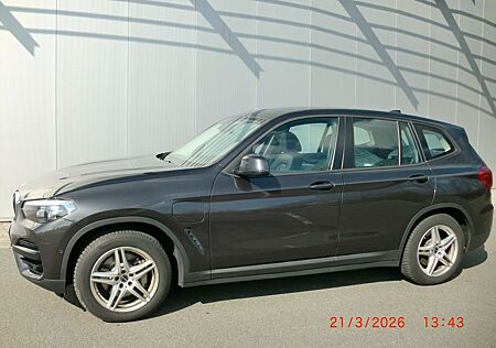 BMW X3 xDrive 30 e Advantage 2.0 Benzin Hybrid
