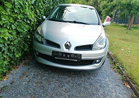 Renault Clio III InitialeKlimaLeder..1ATüneu.1Hand