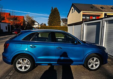 Audi Q3 blau keyless ahk 1,4 tfsi Automatik