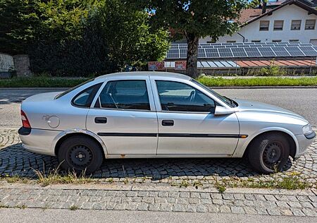 Opel Vectra 1.6 -