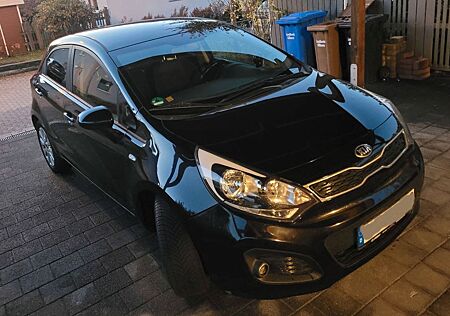 Kia Rio gebraucht kaufen Kia Rio 1.1 CRDi FIFA World Cup Edition FIFA Wor...